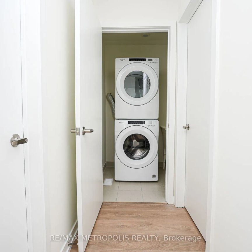 Condo Townhouse For Lease | X8454870 - Photo 1