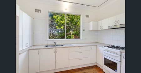 Three bedroom home in quiet location - Photo 5