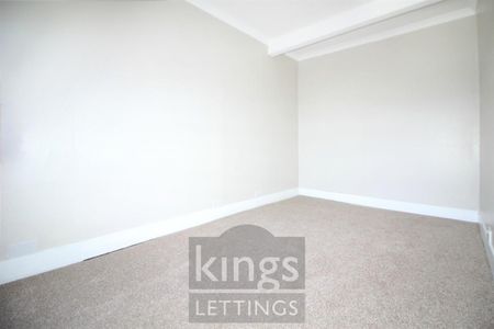 3 Bedroom House - Terraced To Let - Photo 4