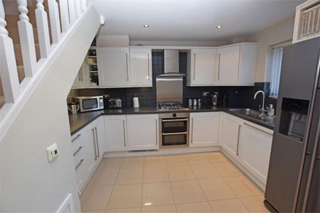 3 bedroom semi-detached house to rent - Photo 3