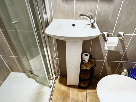 5 bedroom property to rent - Photo 2