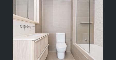 Modern Living with Stunning Ocean, Park & City Views – 2 Bed, 2 Bath, 2 Parking (Stacker) - Photo 5