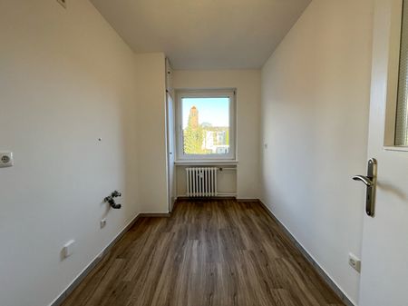 Mitten im Leben! Modernisierte 3-Zimmer Wohnung - optimal für 1-2 Personen - Photo 3