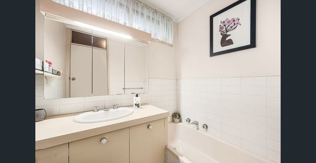 Spacious Family Home in Strathmore Village- *ONE WEEK FREE RENT (Conditions apply*)* - Photo 1