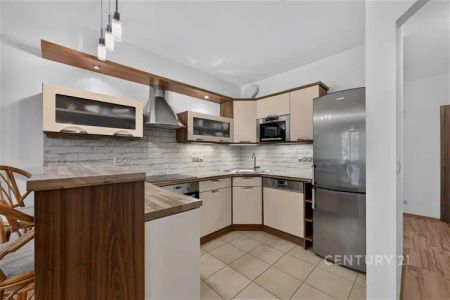 "Moderní, světlý byt 3+kk s výhledem do zeleně bydlení ve městě přitom v přírodě - Photo 4