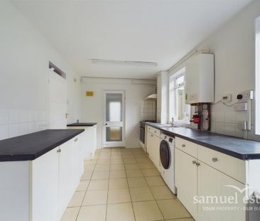 3 bedroom semi-detached house to rent - Photo 2