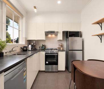 2 Bedroom Apartment in the Heart of Glen Huntly! - Photo 3