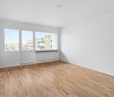 Agnesfridsvägen 13 - Photo 1