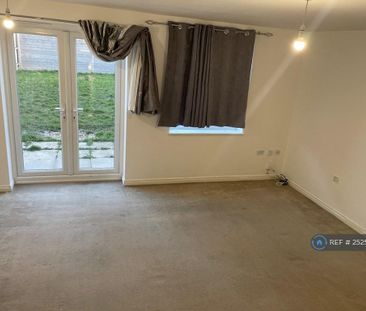 3 bedroom semi-detached house to rent - Photo 2