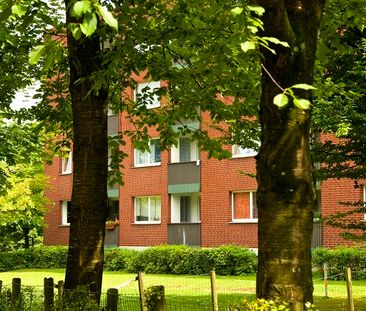 Im Hochparterre mit Tageslichtbad und Sonnenbalkon! - Photo 1