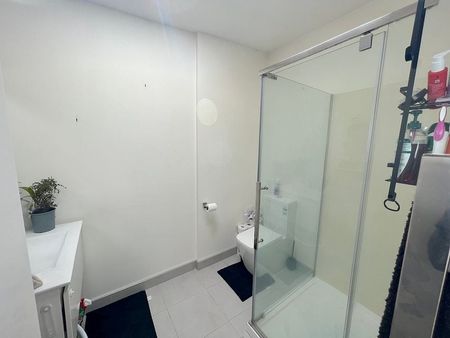 Post quake built apartment with double glazing. - Photo 5