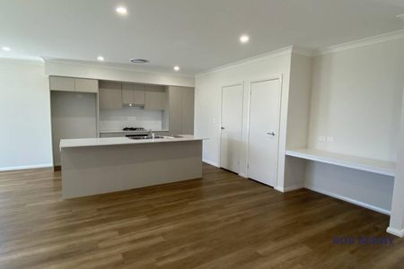 Stylish Four Bedroom Home in Southlakes Estate - Photo 4