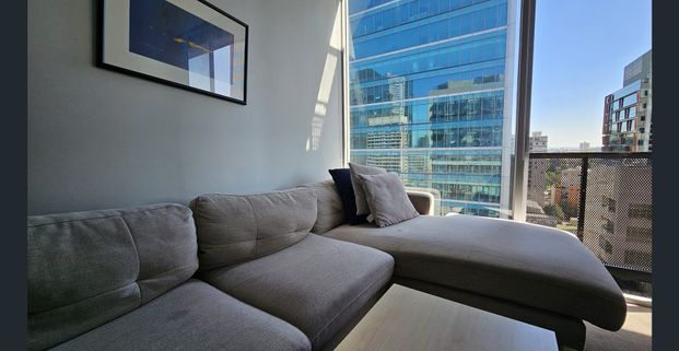 FURNISHED, HIGH FLOOR - Photo 1