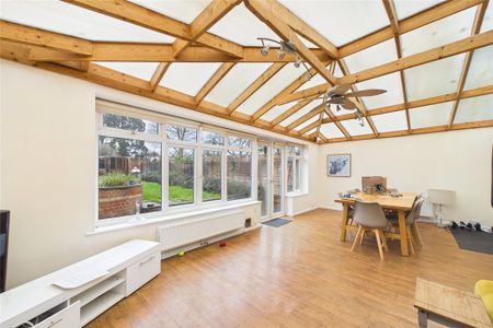 3 bedroom end of terrace house to rent - Photo 4