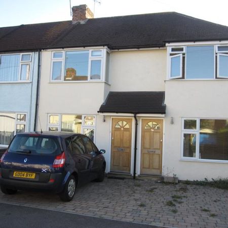 Clandon Avenue, Egham, Surrey, TW20 8LP - Photo 3