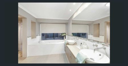 STUNNING HOME IN GREAT LOCATION!! - Photo 5