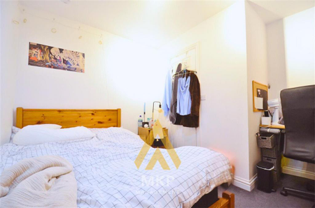 7 bedroom terraced house to rent - Photo 3