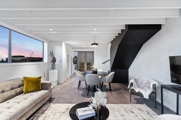 Exclusive Apartment With 3x Secure Parking - Photo 1