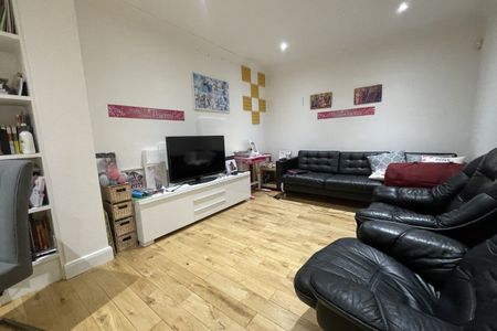 Ridgehurst Avenue, WATFORD - Photo 3