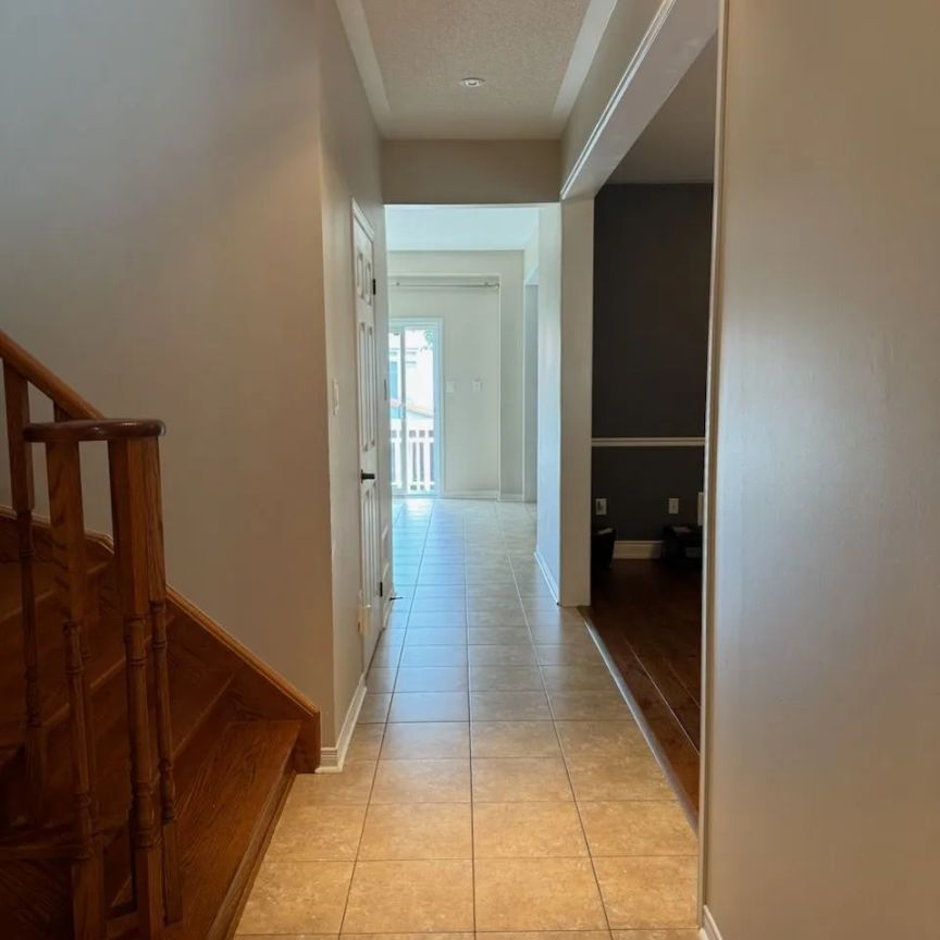 Detached Home For Lease | W9237250 - Photo 1