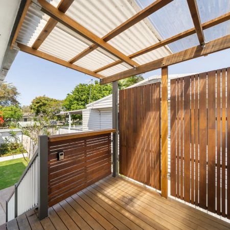Spacious Two Level Home with Dual Living Potential in Kippa-Ring! - Photo 5