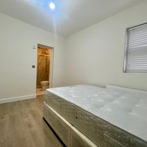 Old Oak Road, East Acton, London, W3 7HE - Photo 2