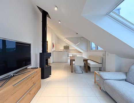 Komfortable seniorenfreundliche Dachgeschosswohnung mit Aufzug und Balkon - Foto 1