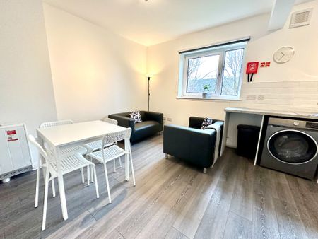 West Pilton Gardens, Pilton, Edinburgh, EH4 4EF - Photo 2