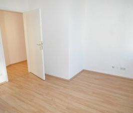 Neundorfer Str. 41, Wohnung 1 ~~~ Balkon, Tageslichtbad mit Wanne und Dusche, Abstellraum, Keller - Photo 6