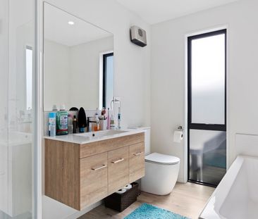 Modern Comfort in Ravenswood - Photo 1