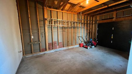 For Lease - 12 Revelstoke Court Unit# Upper, Barrie, Ontario - Photo 2