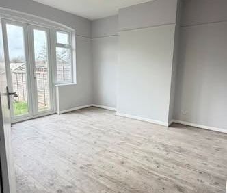 4 Bed Semi-Detached House, Beecholme Avenue, CR4 - Photo 1