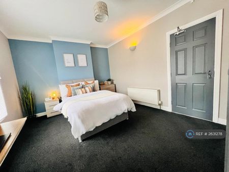 1 bedroom in a house share to rent - Photo 5