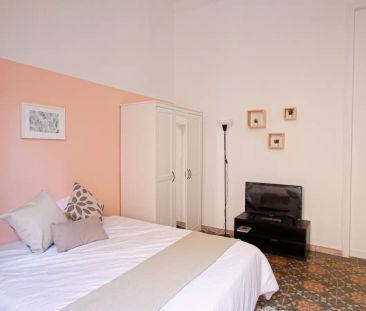 Room in a shared 5-bedroom apartment for rent in la Nova Esquerra de l'Eixample - Photo 6
