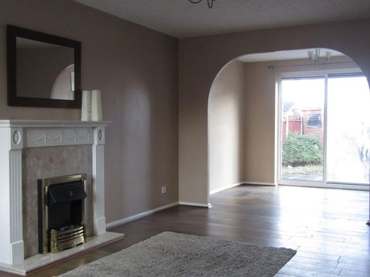 3 bedroom semi-detached house to rent - Photo 1