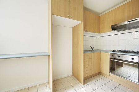 Light and bright one bedroom apartment - Photo 2