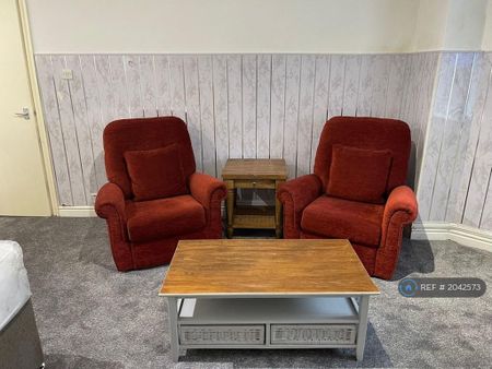 1 bedroom flat to rent - Photo 5