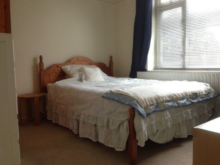 5 bed house to rent in Dereham Road, Norwich, NR5 - Photo 3