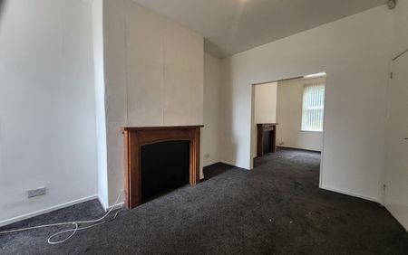 3 Bed Terraced House, Orient Street, M7 - Photo 2