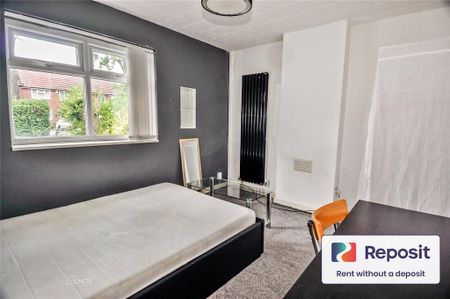 4 bedroom semi-detached house to rent - Photo 3