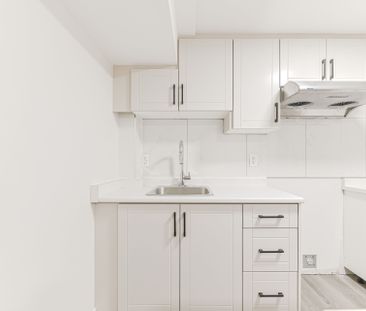 For Lease - 4 Lawnview Court, Brampton, Ontario - Photo 3