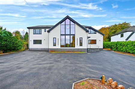 A generously proportioned family home set in Tickenham. - Photo 3