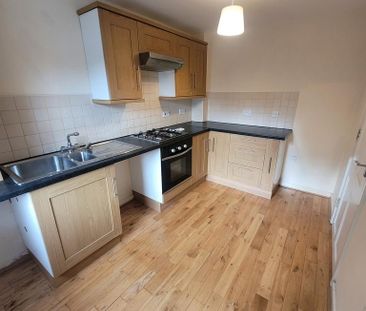 2 bedroom semi-detached house to rent - Photo 5