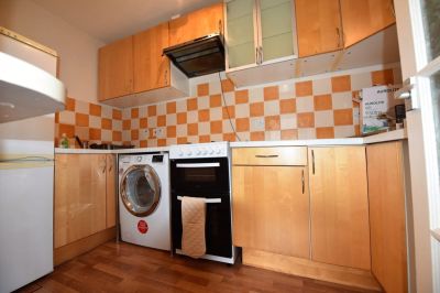 1 bedroom Flat in Abbeydale Grove, Leeds - Photo 4