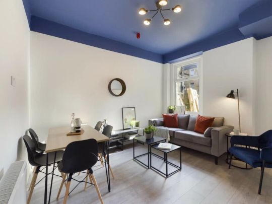 6 Bedroom House - Photo 1