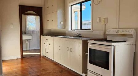 Four Bedroom House - Photo 4