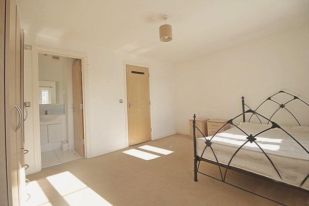 4 bedroom semi-detached house to rent - Photo 1