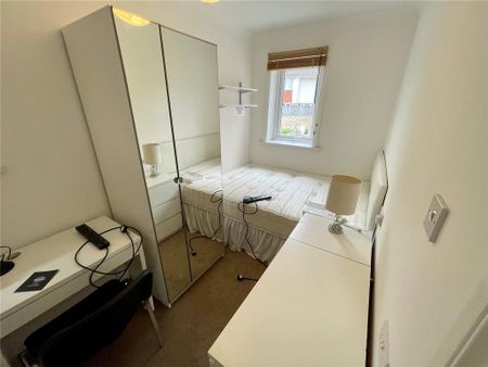 6 bedroom detached house to rent - Photo 2