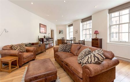 Handsome three storey, unfurnished, four en-suite bedroom mews house with integrated garage. - Photo 4