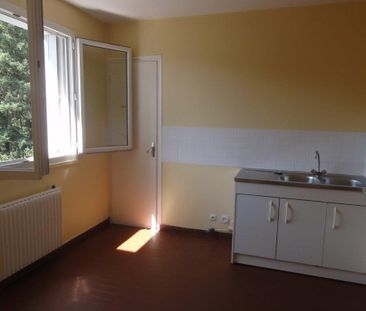 Location Appartement 2 pièces 43m² LE CREUSOT 71200 - Photo 3